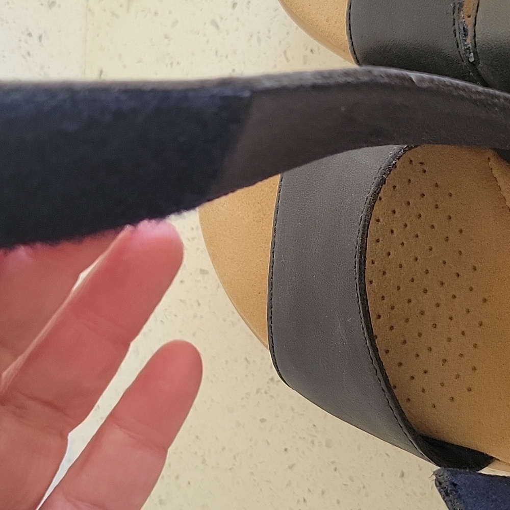 Clark's Comfort Sandals - Picture 7 of 8